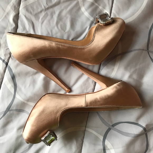 Gold nude pump heels Badgley Mischka bridal - Picture 7 of 10